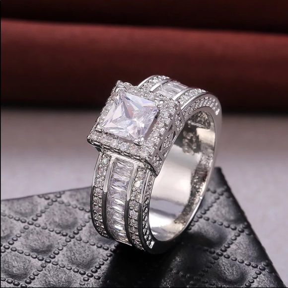 New Women’s 925 Silver Sapphire Ring - Picture 5 of 6